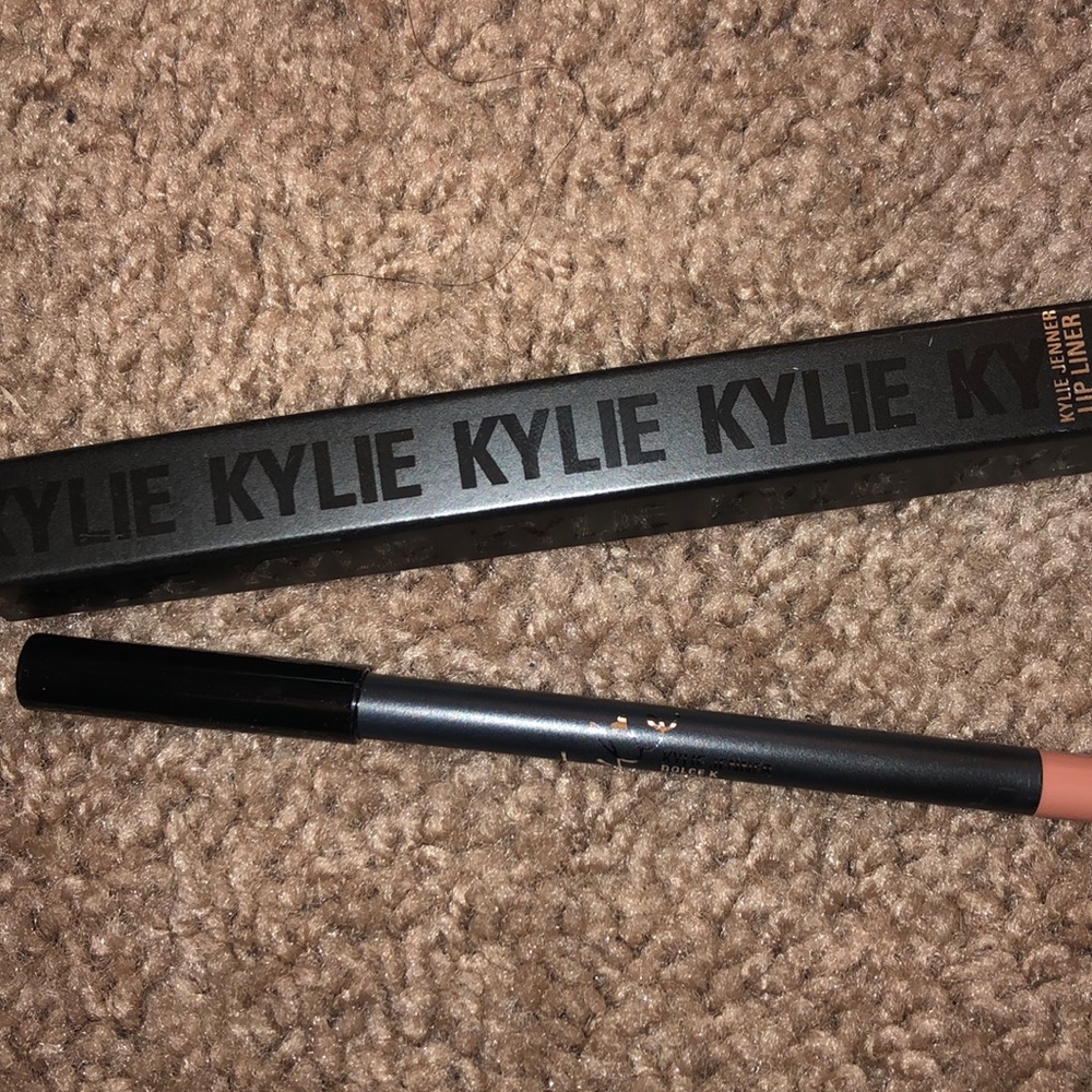 Kylie Jenner lipliner